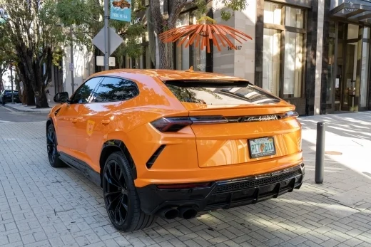 Lamborghini Urus Orange