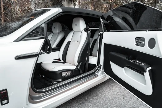 Rolls Royce Cullinan (Gray)