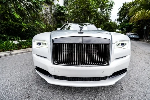 Rolls Royce Cullinan (Gray)