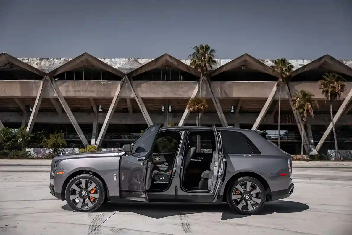 Rolls Royce Cullinan (Gray)