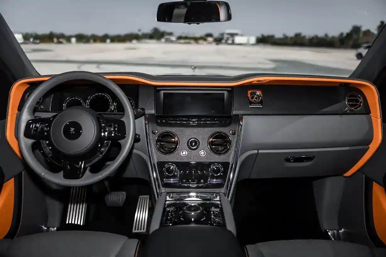 Rolls Royce Cullinan (Gray)