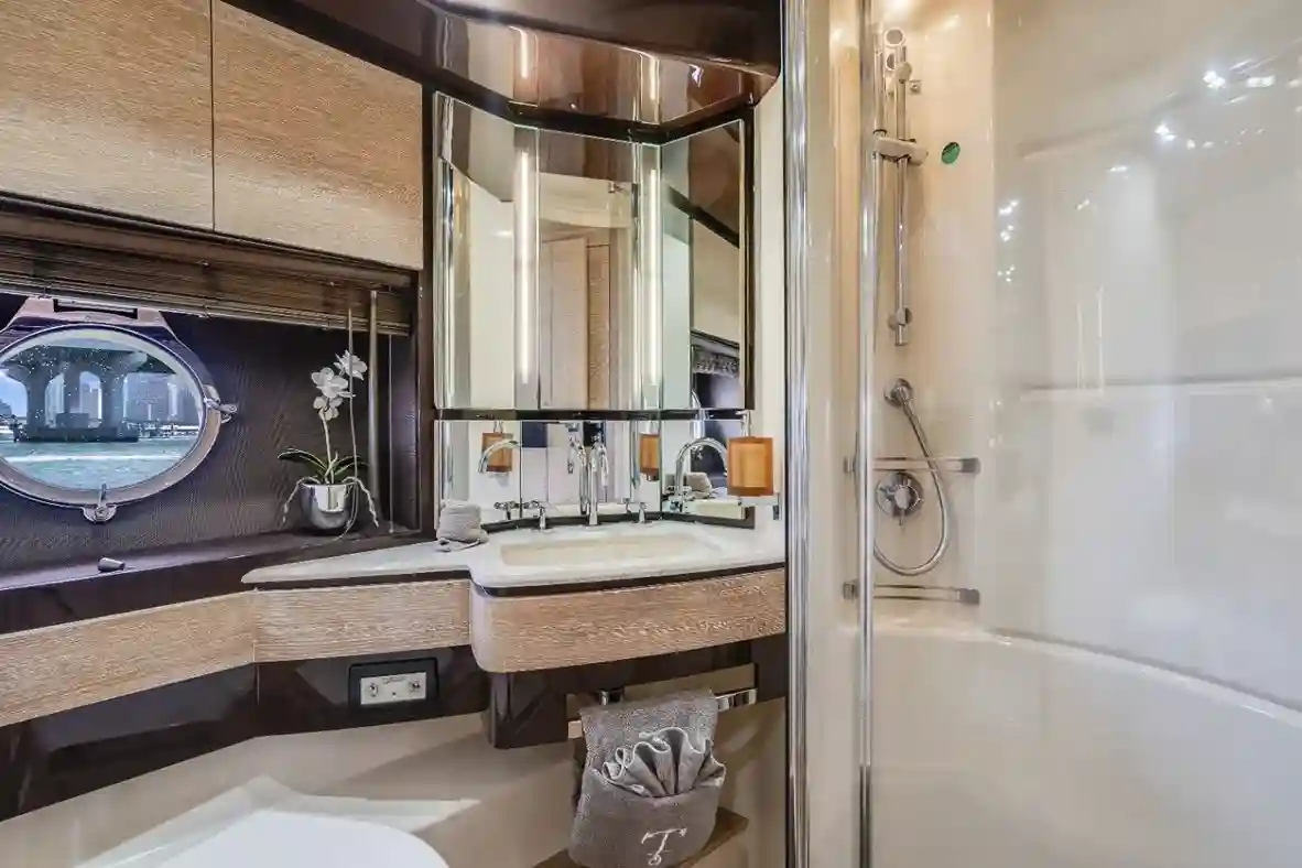 70’ Azimut