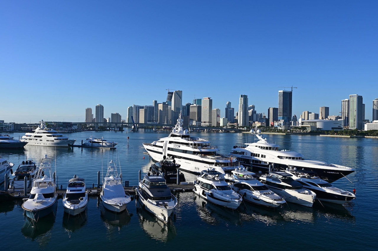 Rent yachts Miami